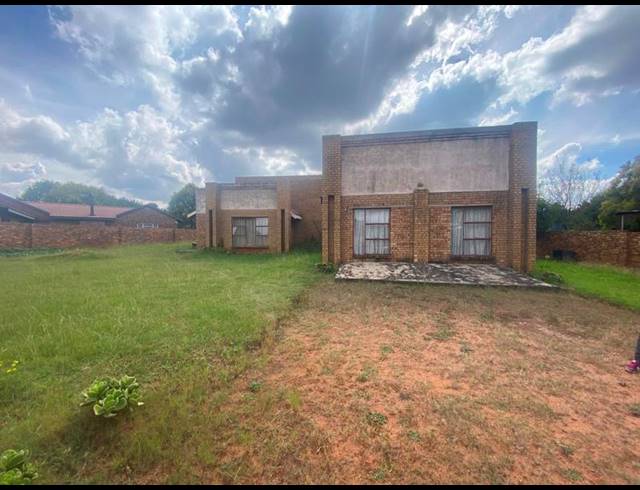 4 BEDROOM HOUSE FOR SALE IN AERORAND